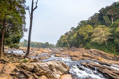 Las caídas de Vazhachal se sitúan en Athirappilly Panchayath del distrito de Thrissur en Kerala en la costa del sudoeste de la In imágenes de archivo libres de regalías Las caídas de Vazhachal se sitúan en Athirappilly Panchayath del distrito de Thrissur en Kerala en la costa del sudoeste de la In imágenes de archivo libres de regalías