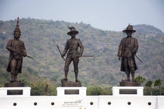 Las estatuas de bronce de siete reyes tailandeses en Rajabhakti parquean en Prachuap Khiri Khan, Tailandia fotografía de archivo libre de regalías Las estatuas de bronce de siete reyes tailandeses en Rajabhakti parquean en Prachuap Khiri Khan, Tailandia fotografía de archivo libre de regalías