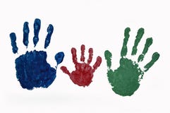 Las impresiones de la mano de la familia colorearon la pintura en el fondo blanco fotos de archivo Las impresiones de la mano de la familia colorearon la pintura en el fondo blanco fotos de archivo