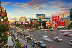 Tira de Las Vegas en la puesta del sol, Las Vegas, Estados Unidos fotos de archivo libres de regalías Tira de Las Vegas en la puesta del sol, Las Vegas, Estados Unidos fotos de archivo libres de regalías