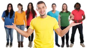Latinsk latino vänungdomarför socialt massmedia som isoleras på vit fotografering för bildbyråer Latinsk latino vänungdomarför socialt massmedia som isoleras på vit fotografering för bildbyråer