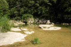 Lauquet de rivière dans Corbieres, France photographie stock libre de droits Lauquet de rivière dans Corbieres, France photographie stock libre de droits