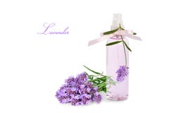 Lavendelproduct in nevelfles en geïsoleerde bloemen stock foto Lavendelproduct in nevelfles en geïsoleerde bloemen stock foto