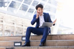 Lavoro asiatico dell'uomo d'affari immagini stock libere da diritti Lavoro asiatico dell'uomo d'affari immagini stock libere da diritti