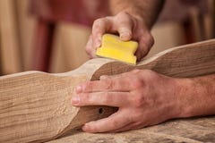 Lavoro del carpentiere con di legno fotografia stock Lavoro del carpentiere con di legno fotografia stock