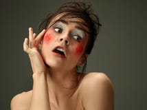 Le beaux visage femelle avec la peau parfaite et lumineux composent images stock Le beaux visage femelle avec la peau parfaite et lumineux composent images stock