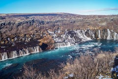 Le belle cascate di Hraunfossar dell'Islanda fotografia stock libera da diritti Le belle cascate di Hraunfossar dell'Islanda fotografia stock libera da diritti