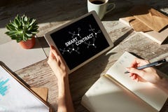 Le blockchain fut? de contrat a bas? le concept de technologie sur l'?cran Cryptocurrency, Bitcoin et ethereum image stock Le blockchain fut? de contrat a bas? le concept de technologie sur l'?cran Cryptocurrency, Bitcoin et ethereum image stock