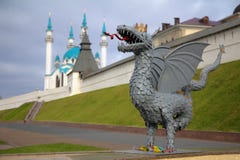 Le dragon Zilant - un symbole officiel de Kazan, près de Kazan images stock Le dragon Zilant - un symbole officiel de Kazan, près de Kazan images stock