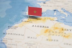 Le drapeau du Maroc dans la carte du monde photo libre de droits Le drapeau du Maroc dans la carte du monde photo libre de droits