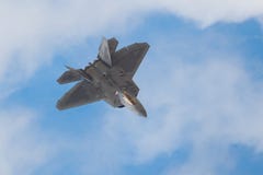 Le faucon de combat de F-16 de General Dynamics est un aéronef polyvalent de chasseur à réaction initialement développé par Gener photographie stock Le faucon de combat de F-16 de General Dynamics est un aéronef polyvalent de chasseur à réaction initialement développé par Gener photographie stock