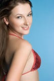 le för bikiniflicka Royaltyfri Fotografi le för bikiniflicka Royaltyfri Fotografi