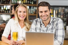 le för bild för kameracloseuppar arkivbilder le för bild för kameracloseuppar arkivbilder