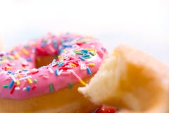 Le groupe délicieux du beignet doux de sucre durcit dans le nutritio de mode de vie image libre de droits Le groupe délicieux du beignet doux de sucre durcit dans le nutritio de mode de vie image libre de droits
