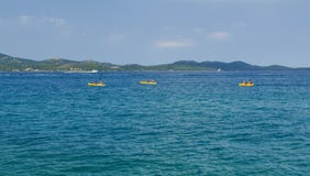Le kayak triping photographie stock libre de droits Le kayak triping photographie stock libre de droits