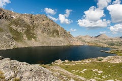 Le lac perdu man est situé dans la réserve forestière de White River dans le Colorado central image libre de droits Le lac perdu man est situé dans la réserve forestière de White River dans le Colorado central image libre de droits