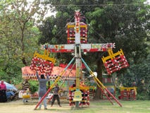 le manuel wodden le carrousel, Dhaka, Bangladesh photo stock le manuel wodden le carrousel, Dhaka, Bangladesh photo stock
