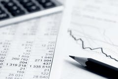 Le marché boursier de comptabilité financière représente graphiquement l'analyse photos stock Le marché boursier de comptabilité financière représente graphiquement l'analyse photos stock