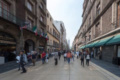 LE MEXIQUE - 19 OCTOBRE 2017 : Paysage urbain du Mexique avec la rue du centre images stock LE MEXIQUE - 19 OCTOBRE 2017 : Paysage urbain du Mexique avec la rue du centre images stock