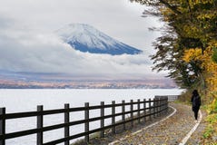Le mont Fuji au lac Yamanaka au Japon photos libres de droits Le mont Fuji au lac Yamanaka au Japon photos libres de droits