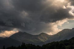 Le montagne immagine stock libera da diritti Le montagne immagine stock libera da diritti