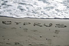 Le mot Chypre écrite sur le sable images stock Le mot Chypre écrite sur le sable images stock