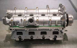 Le moteur puissant d'une voiture Conception interne de moteur Pièce de moteur de voiture photo stock Le moteur puissant d'une voiture Conception interne de moteur Pièce de moteur de voiture photo stock