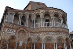 Le mur externe de l'abside de la cathédrale de Murano dans la municipalité de Venise en Vénétie (Italie) photos libres de droits Le mur externe de l'abside de la cathédrale de Murano dans la municipalité de Venise en Vénétie (Italie) photos libres de droits