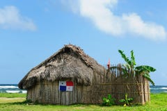 Le Panama, maison traditionnelle des résidents de l'archipel de San Blas images stock Le Panama, maison traditionnelle des résidents de l'archipel de San Blas images stock
