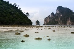 Le phi de phi de Ko mettent l'île Thaïlande Photos libres de droits Le phi de phi de Ko mettent l'île Thaïlande Photos libres de droits
