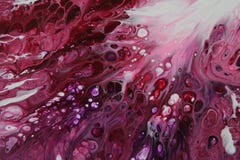 Le plan rapproch? d'un acrylique abstrait d?bordant versent la peinture aux nuances du rose et blancs image stock Le plan rapproch? d'un acrylique abstrait d?bordant versent la peinture aux nuances du rose et blancs image stock