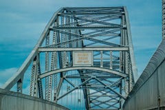Le pont de Bourne en acier le plus beau en Bourne, le Massachusetts image stock Le pont de Bourne en acier le plus beau en Bourne, le Massachusetts image stock