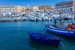 Le port Trani Pouilles l'Italie images stock Le port Trani Pouilles l'Italie images stock
