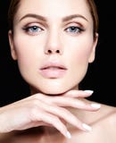 Le portrait du beau modèle de femme avec le maquillage et nettoient la peau saine Photos libres de droits Le portrait du beau modèle de femme avec le maquillage et nettoient la peau saine Photos libres de droits