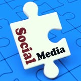 Le puzzle social de media montre la relation de la communauté en ligne illustration stock Le puzzle social de media montre la relation de la communauté en ligne illustration stock