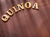 Le quinoa de mot dans les lettres en bois - Chenopodium quinoa L'espace des textes photographie stock libre de droits Le quinoa de mot dans les lettres en bois - Chenopodium quinoa L'espace des textes photographie stock libre de droits
