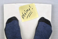Le régime de mot écrit en français et coincé sur une échelle illustration de vecteur Le régime de mot écrit en français et coincé sur une échelle illustration de vecteur