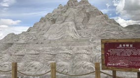 Le sculture delle sculture di pietra del sale cinese antico sono vive e vive fotografia stock libera da diritti Le sculture delle sculture di pietra del sale cinese antico sono vive e vive fotografia stock libera da diritti