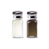 Le sel et le poivre d'isolement sur le fond blanc ?pice illustration stock Le sel et le poivre d'isolement sur le fond blanc ?pice illustration stock