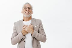 Le vieil homme était amoureux Homme d'affaires supérieur heureux beau et avec plaisir romantique dans le costume et verres presqu photos stock Le vieil homme était amoureux Homme d'affaires supérieur heureux beau et avec plaisir romantique dans le costume et verres presqu photos stock