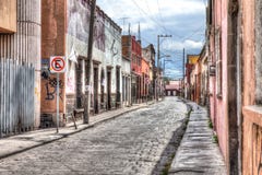 Le vieux centre ville de rue de San Luis Potosi, Mexique image stock Le vieux centre ville de rue de San Luis Potosi, Mexique image stock