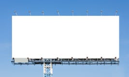 Leeg aanplakbord klaar voor nieuwe reclame met blauwe hemel backgr royalty-vrije stock fotografie Leeg aanplakbord klaar voor nieuwe reclame met blauwe hemel backgr royalty-vrije stock fotografie