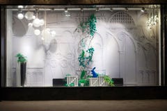 Leeres Geschäftsfenster im Einkaufszentrum stockbild Leeres Geschäftsfenster im Einkaufszentrum stockbild