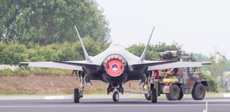 LEEUWARDEN, NEDERLAND - JUNI 11 2016: F35 Gezamenlijke Stakingsvechter stock foto LEEUWARDEN, NEDERLAND - JUNI 11 2016: F35 Gezamenlijke Stakingsvechter stock foto