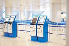 Lege luchthaventerminal De lege bureaus van de luchthaven eindcontrole Ben Gurion Airport-het beeld van de stakingsvoorraad royalty-vrije stock afbeelding Lege luchthaventerminal De lege bureaus van de luchthaven eindcontrole Ben Gurion Airport-het beeld van de stakingsvoorraad royalty-vrije stock afbeelding
