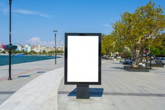 Lege Verticaal Afficheaanplakbord - met inbegrip van het knippen van weg rond leeg gebied stock afbeeldingen Lege Verticaal Afficheaanplakbord - met inbegrip van het knippen van weg rond leeg gebied stock afbeeldingen