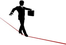 Legge dell'equilibrio dell'uomo di affari sulla corda per funamboli di rischio Fotografia Stock Libera da Diritti Legge dell'equilibrio dell'uomo di affari sulla corda per funamboli di rischio Fotografia Stock Libera da Diritti