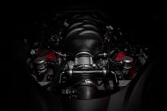 Leistungsfähiger V8-Motor des schnellen italienischen Autos lizenzfreie stockfotografie Leistungsfähiger V8-Motor des schnellen italienischen Autos lizenzfreie stockfotografie