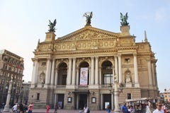Lemberg, Ukraine - 25. August 2018: Lemberg-Theater der Oper und des Balletts stockfotos Lemberg, Ukraine - 25. August 2018: Lemberg-Theater der Oper und des Balletts stockfotos