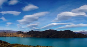 Lentikulare Wolken über einem See bei Torres Del Paine wandern im Patagonia, Chile Stockbilder Lentikulare Wolken über einem See bei Torres Del Paine wandern im Patagonia, Chile Stockbilder